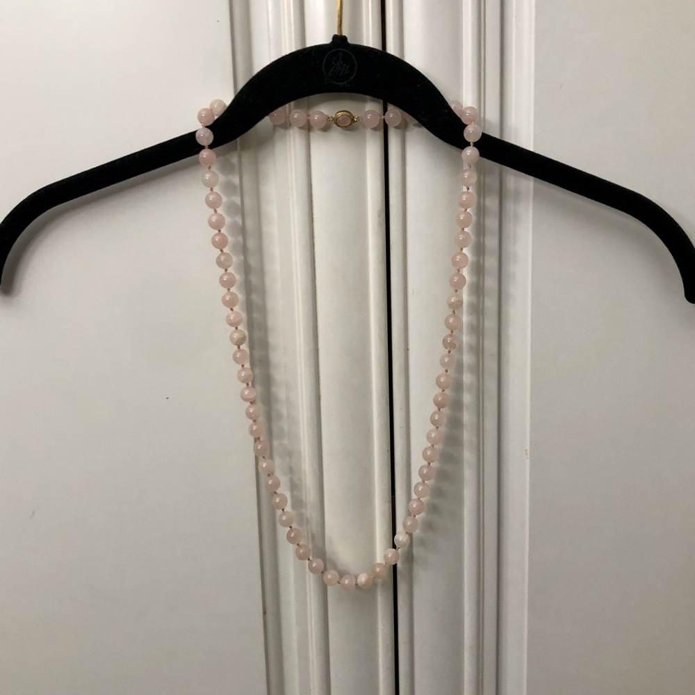 Women’s pink faux pearl necklace - Picture 3 of 8